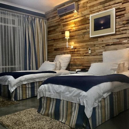 Casa Mia Hotel Уолфиш Бей Екстериор снимка
