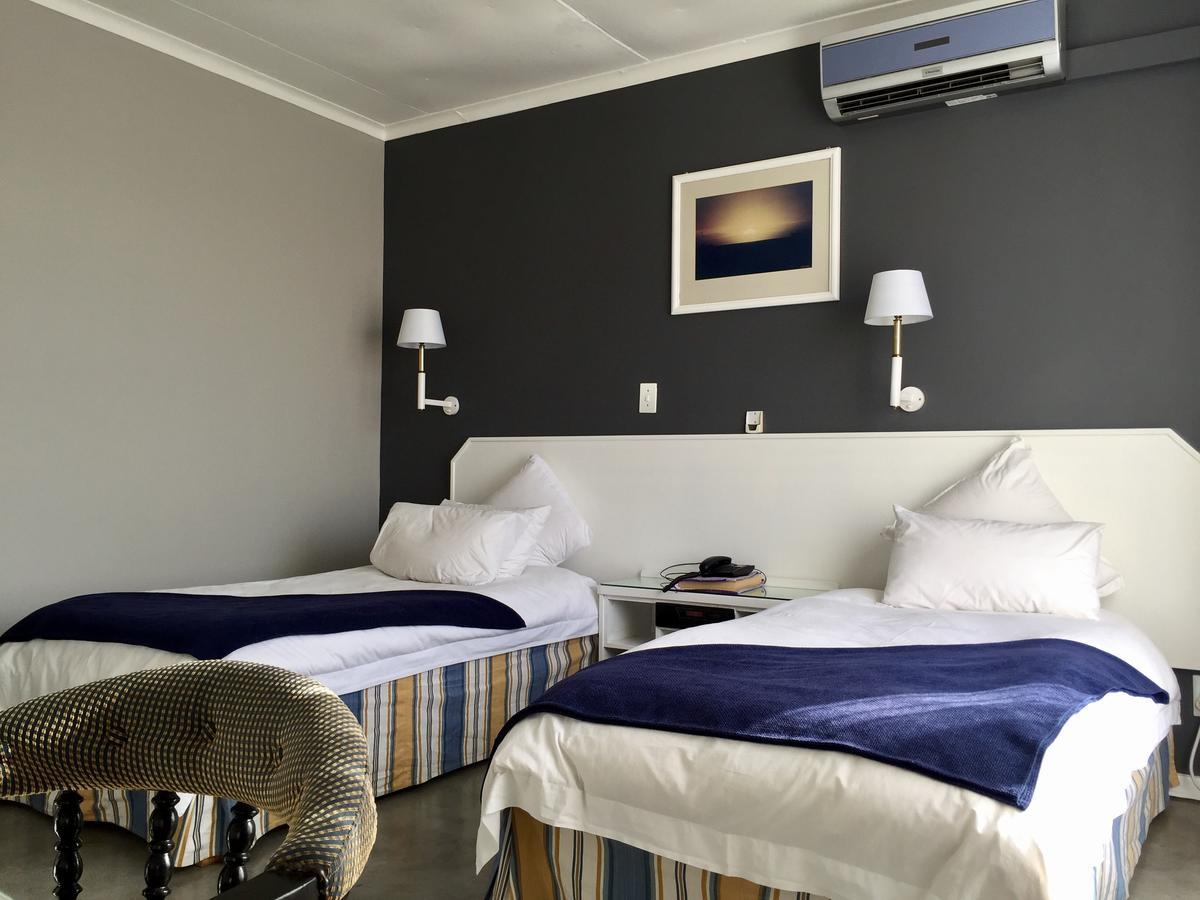 Casa Mia Hotel Уолфиш Бей Екстериор снимка