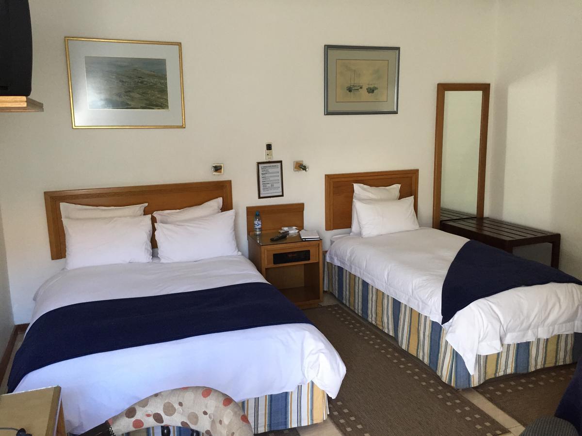 Casa Mia Hotel Уолфиш Бей Екстериор снимка
