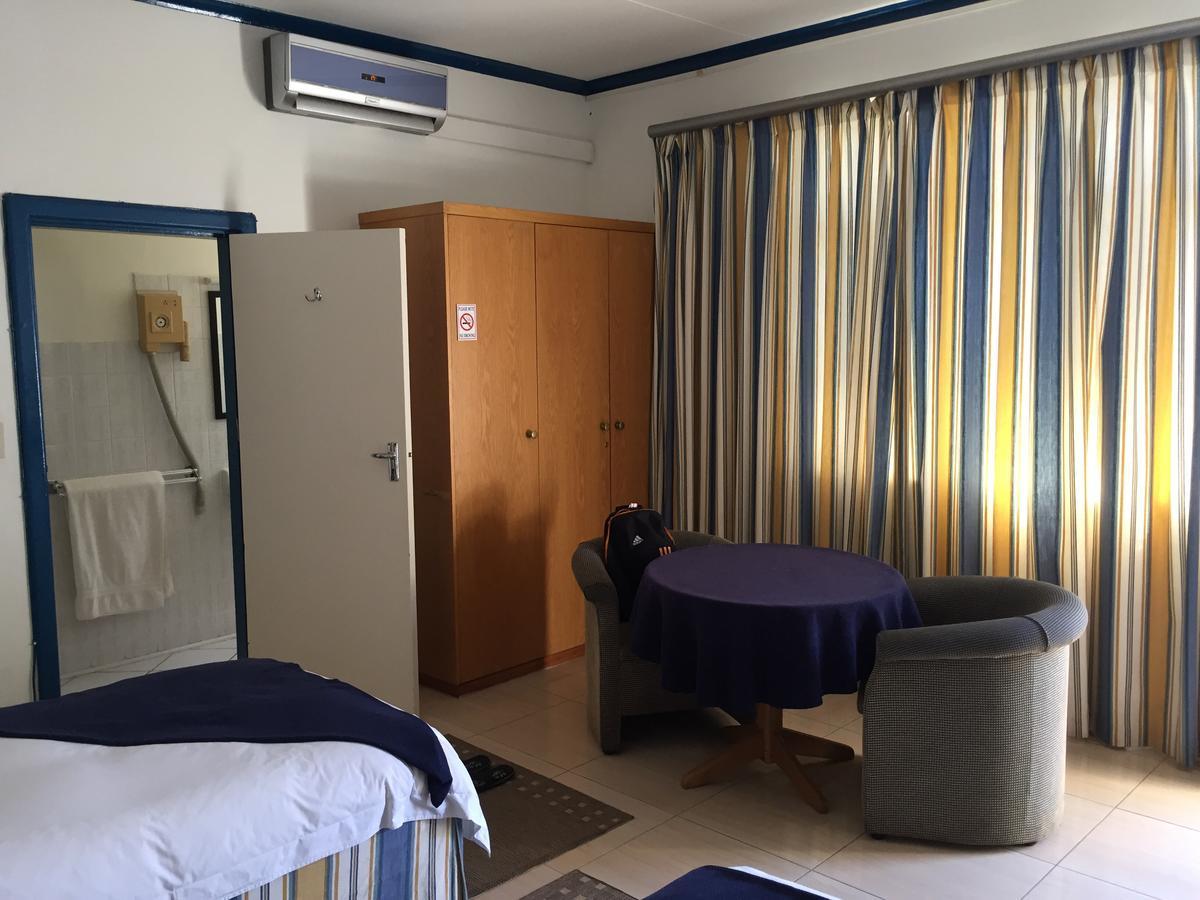 Casa Mia Hotel Уолфиш Бей Екстериор снимка