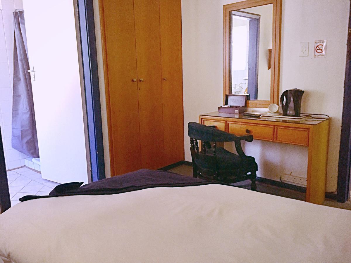 Casa Mia Hotel Уолфиш Бей Екстериор снимка
