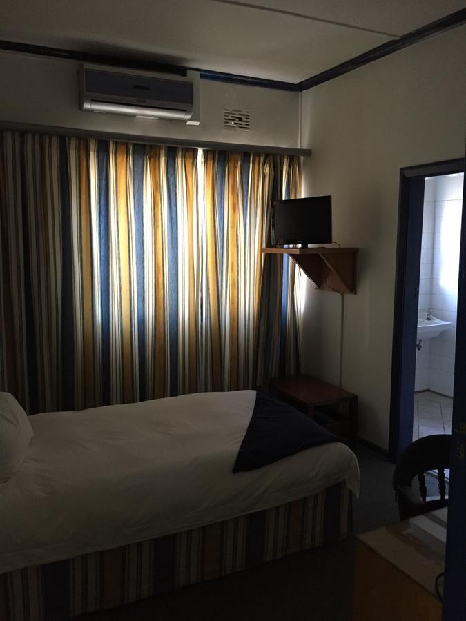Casa Mia Hotel Уолфиш Бей Екстериор снимка