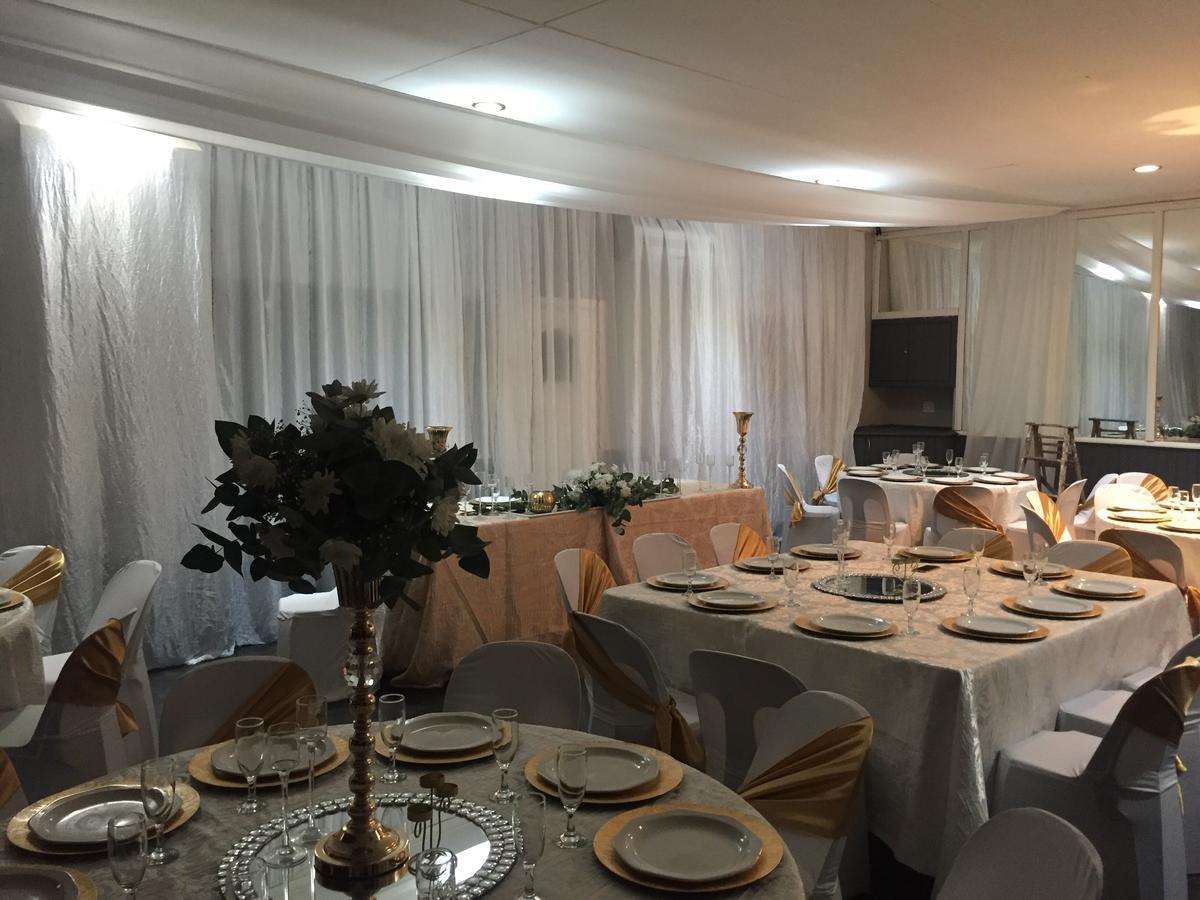 Casa Mia Hotel Уолфиш Бей Екстериор снимка