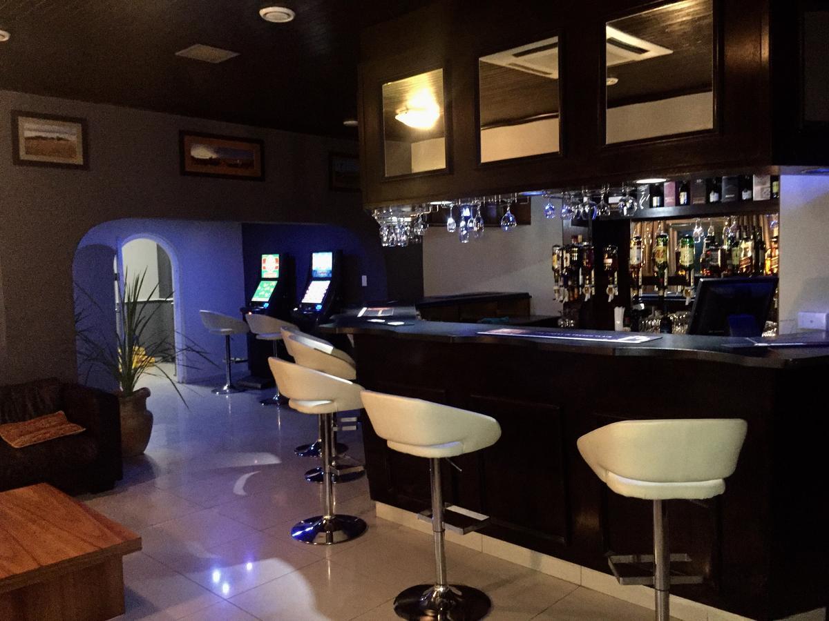 Casa Mia Hotel Уолфиш Бей Екстериор снимка